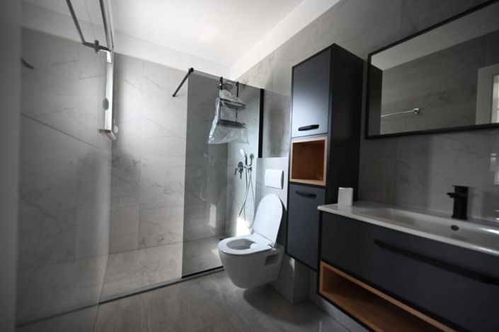 Image No.15-5 Bed Property for sale