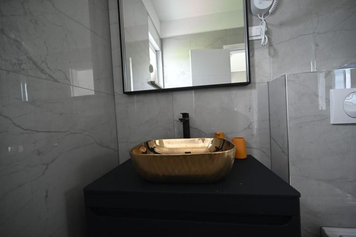 Image No.17-5 Bed Property for sale