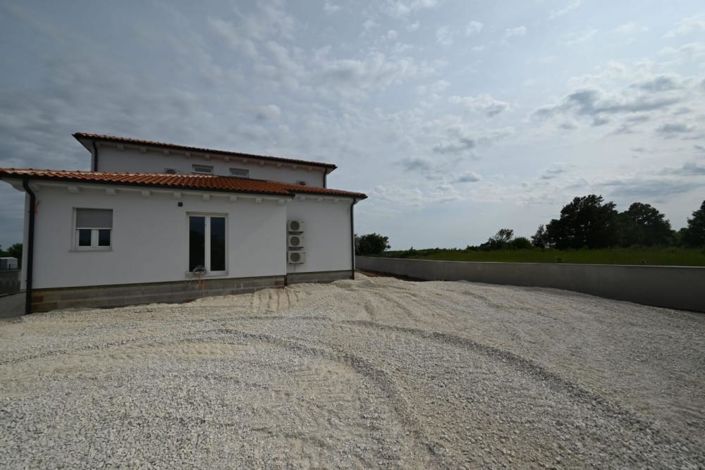 Image No.2-Propriété de 5 chambres à vendre à Kanfanar