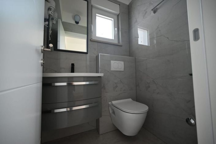 Image No.20-5 Bed Property for sale