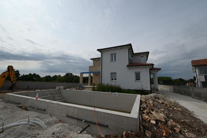 Image No.5-5 Bed Property for sale