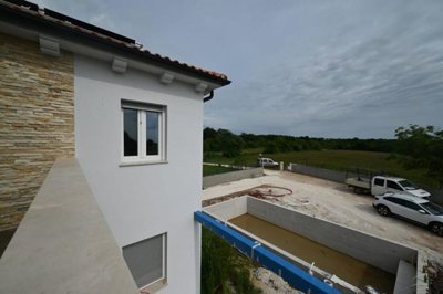 108083-476574