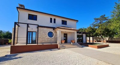 1 - Barban, Property