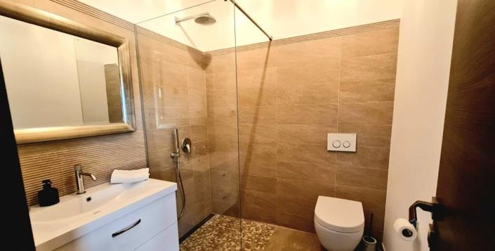 Image No.11-3 Bed Property for sale