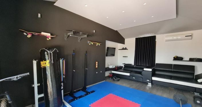 Image No.12-3 Bed Property for sale