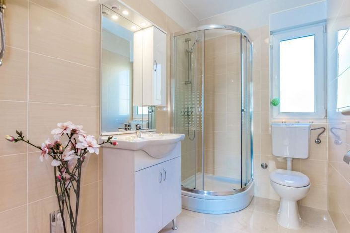 Image No.11-5 Bed Property for sale