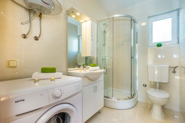 Image No.15-5 Bed Property for sale