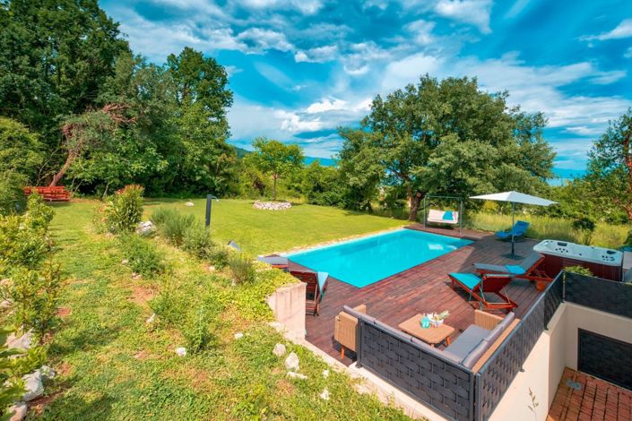 Image No.1-4 Bed Property for sale