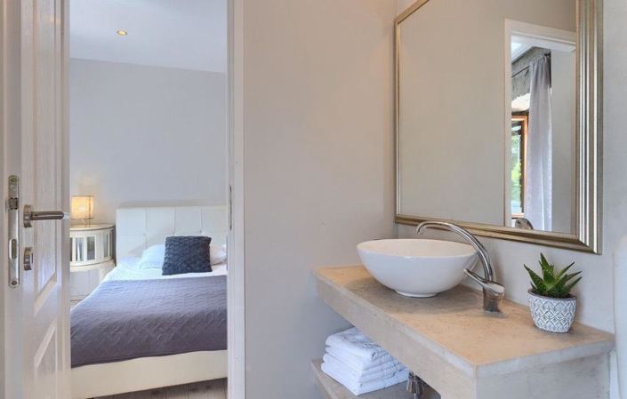 Image No.20-2 Bed Property for sale