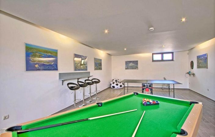 Image No.12-4 Bed Property for sale