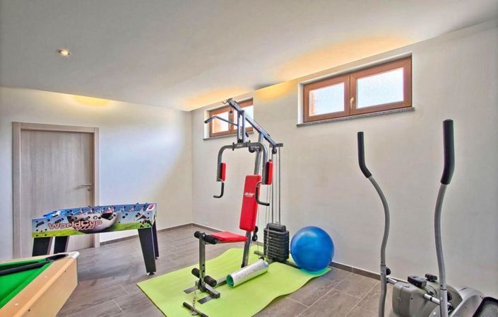 Image No.15-4 Bed Property for sale