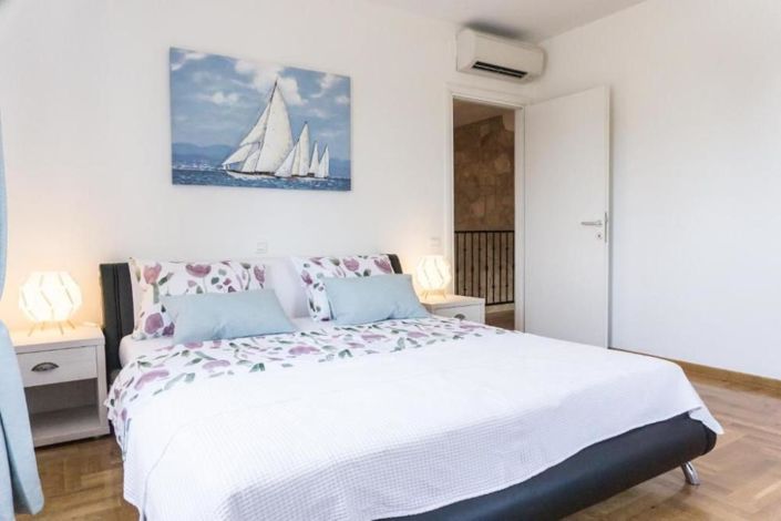 Image No.14-3 Bed Property for sale