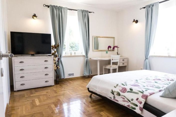 Image No.16-3 Bed Property for sale