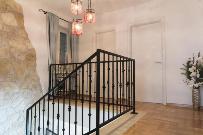 Image No.19-3 Bed Property for sale