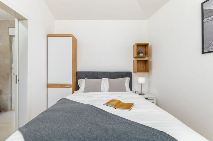 Image No.19-5 Bed Property for sale