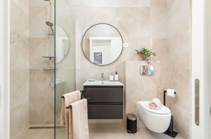 Image No.22-5 Bed Property for sale