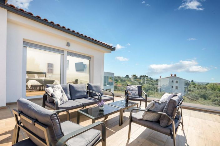 Image No.24-5 Bed Property for sale