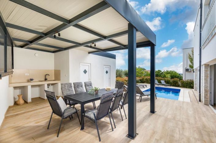 Image No.3-5 Bed Property for sale