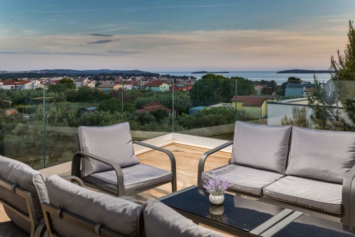 Image No.8-5 Bed Property for sale