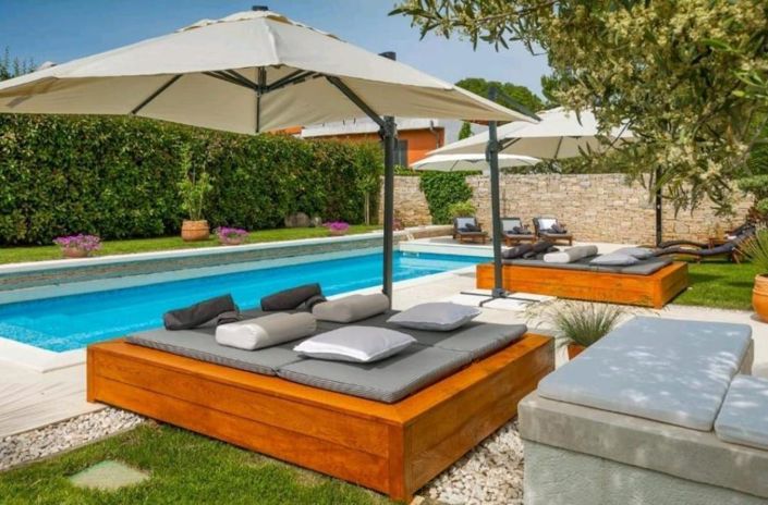 Image No.12-3 Bed Property for sale