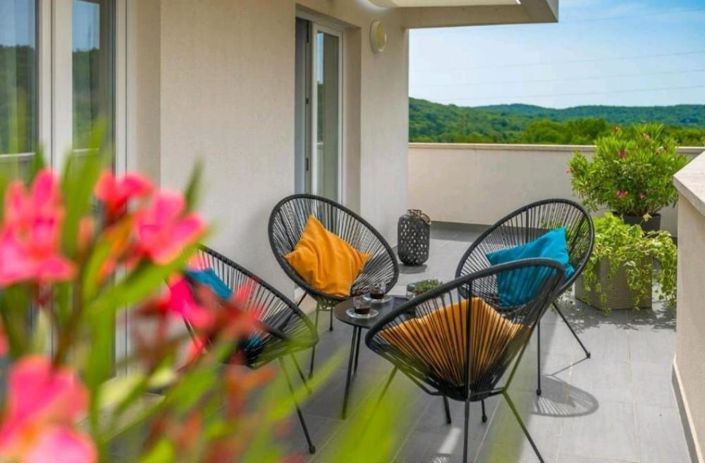 Image No.20-3 Bed Property for sale