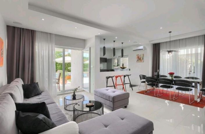 Image No.8-3 Bed Property for sale