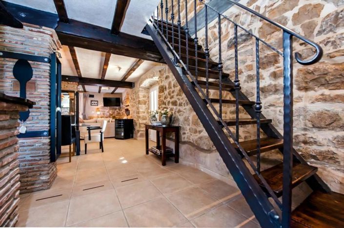 Image No.14-4 Bed Property for sale