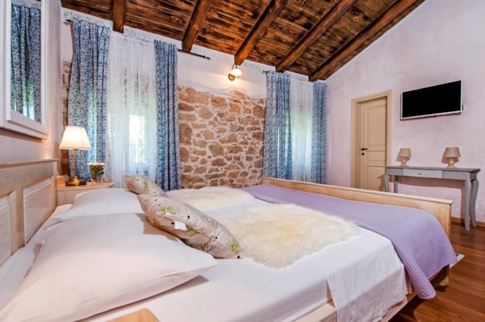 Image No.16-4 Bed Property for sale