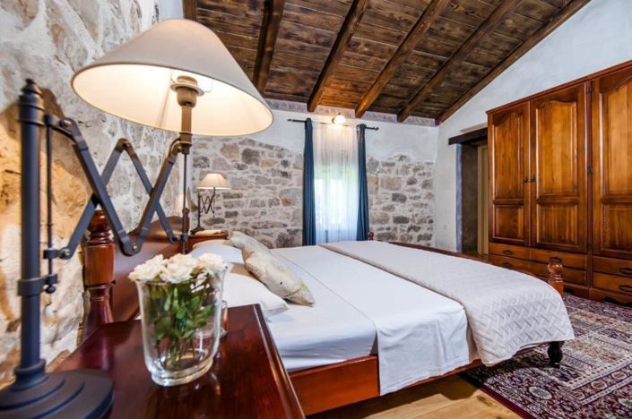 Image No.20-4 Bed Property for sale