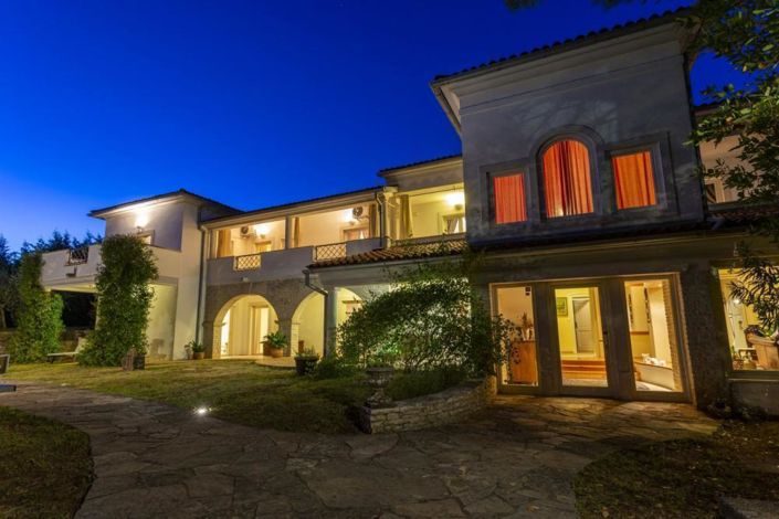 Image No.1-Propriété de 7 chambres à vendre à Croatie