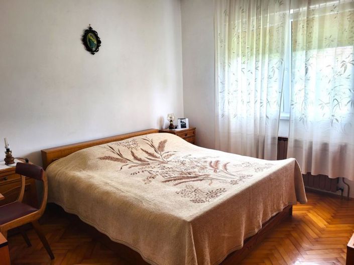 Image No.17-5 Bed Property for sale