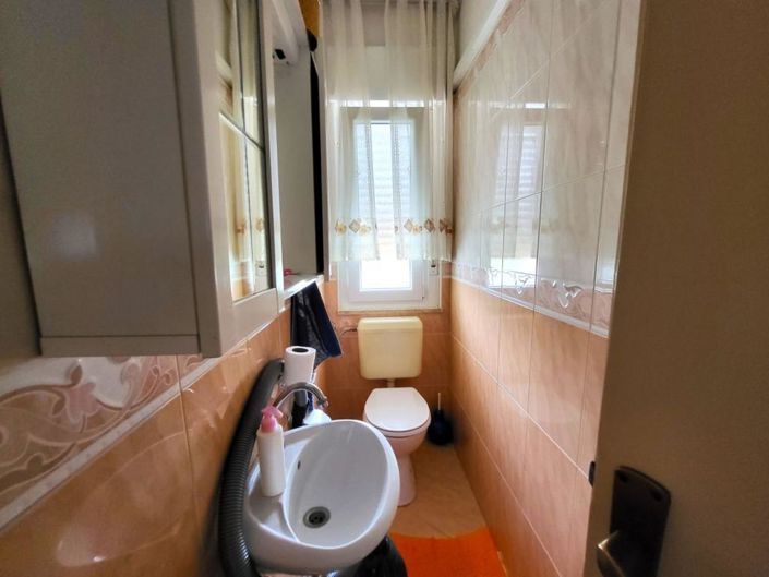 Image No.19-5 Bed Property for sale