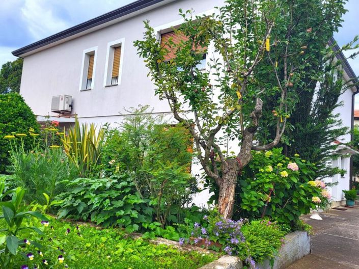 Image No.5-5 Bed Property for sale