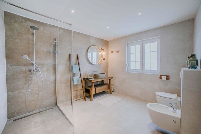 Image No.20-5 Bed Property for sale