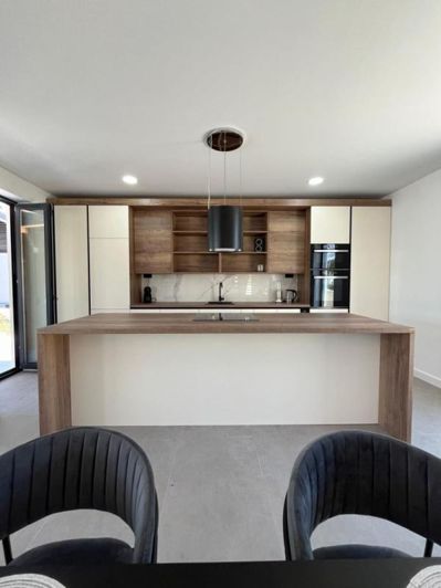 Image No.10-3 Bed Property for sale