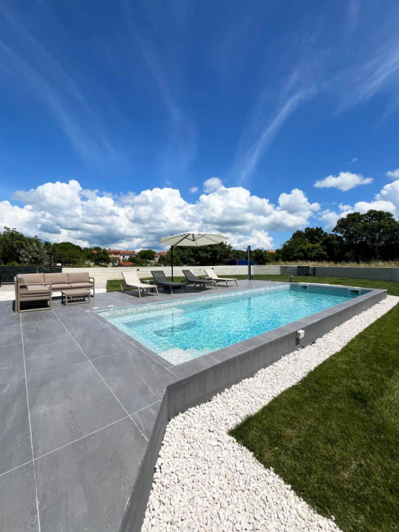 Image No.3-3 Bed Property for sale