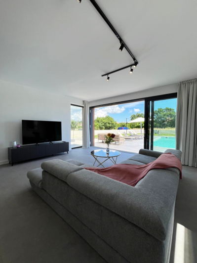 Image No.8-3 Bed Property for sale