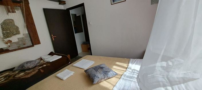 Image No.12-5 Bed Property for sale