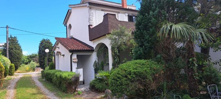 Image No.2-5 Bed Property for sale