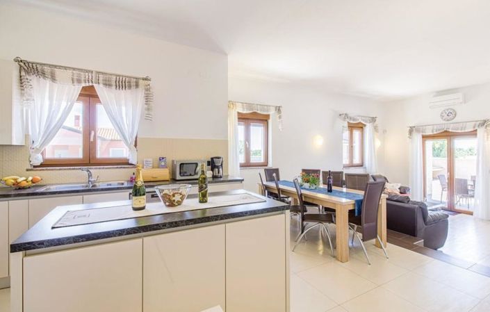 Image No.13-4 Bed Property for sale