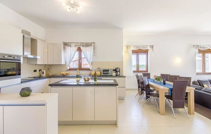 Image No.14-4 Bed Property for sale