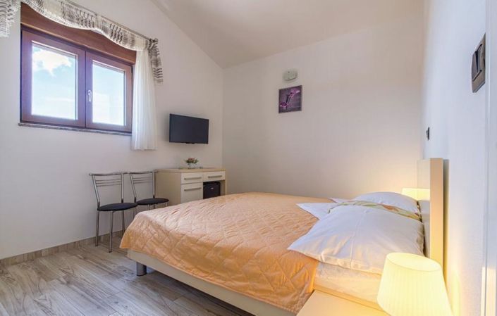 Image No.18-4 Bed Property for sale