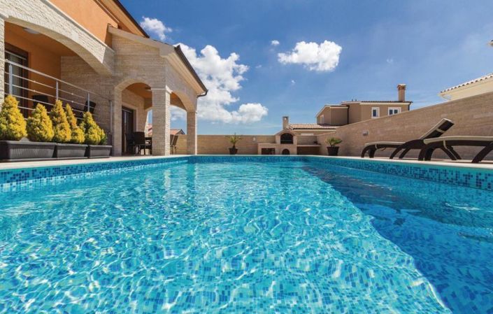 Image No.4-4 Bed Property for sale