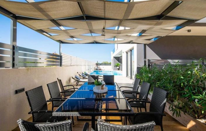 Image No.24-7 Bed Property for sale