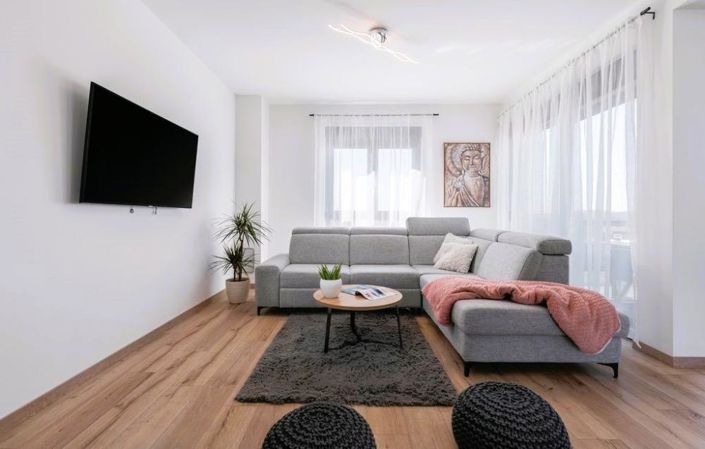 Image No.6-7 Bed Property for sale