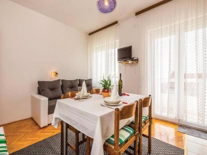 Image No.13-7 Bed Property for sale