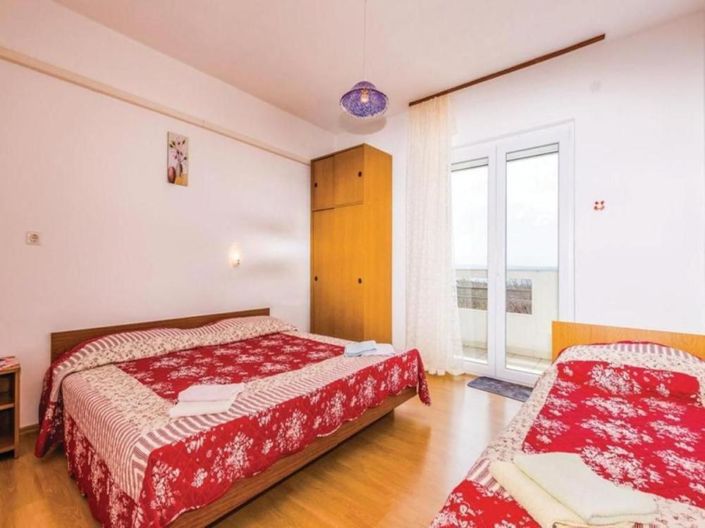 Image No.17-7 Bed Property for sale