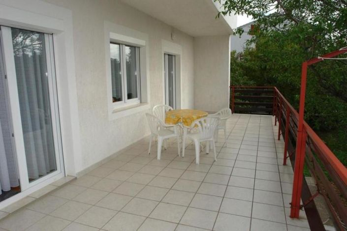 Image No.25-7 Bed Property for sale