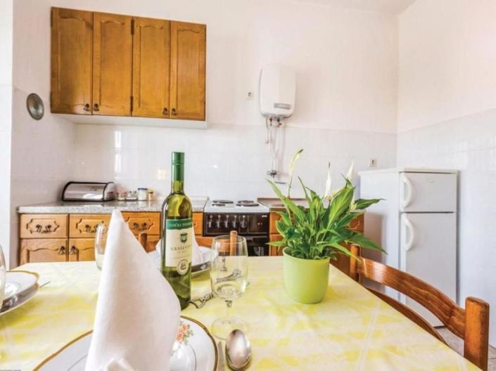 Image No.8-7 Bed Property for sale