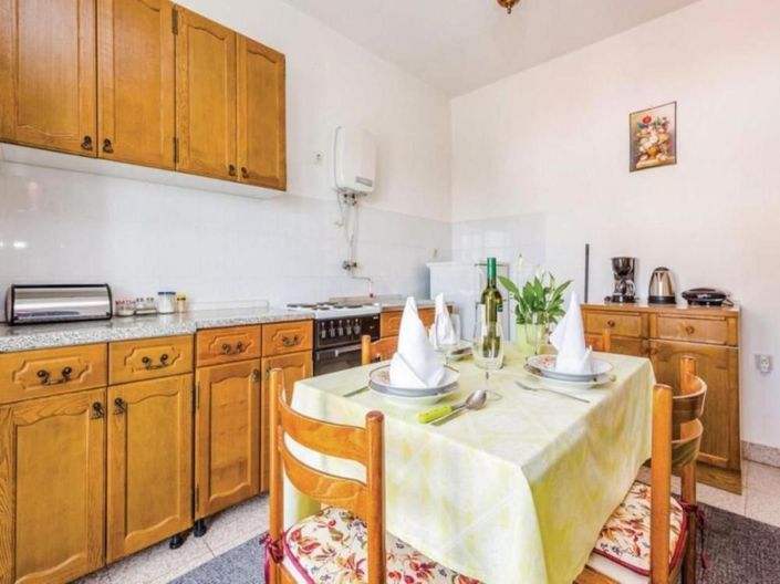 Image No.7-7 Bed Property for sale